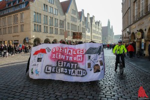 Der Demonstrationszug in Münsters "Guter Stube". (Foto: cabe)