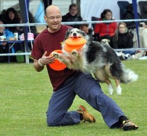 Vor dem Schloss ermitteln die Discdogger ihre Europameister 2016. (Foto: Frisbee NRW / szy)