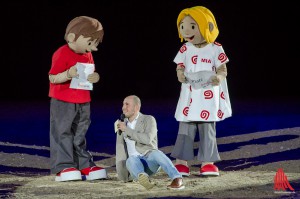 Oli P. führte durch den Abend und bewies, dass er auch Kommandos wie "Sitz" und "Platz" beherrscht. (Foto: th)