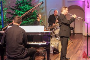 Die "Echoes of Swing" in der Friedenskapelle. (Foto: bk)