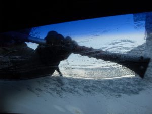 Sämtliche Fahrzeugscheiben müssen freigeräumt werden. (Foto: CC0)