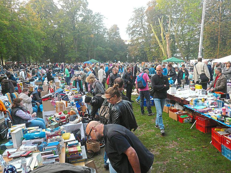 Beim großen Flohmarkt auf der Promenade darf wieder gestöbert werden. (Foto: rwe)