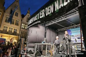 Auf der Bühne von "Keinen Meter den Nazis", Fabian Pegel (l.) (Archivbild: Jasmin Otman)