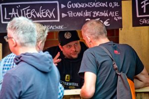 Marc Pinnekamp vom Läuterwerk im Kundengespräch. (Foto: Michael Bührke)