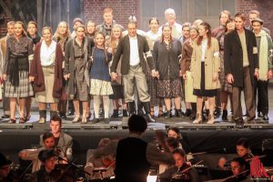 Der Chor singt noch unbekümmert vom Sommer 1940. (Foto: bk)