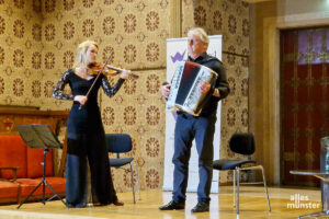 Das "Duo Loco" spielte spanische und katalanische Musik. (Foto: Jasmin Otman)