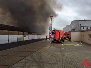 Die Feuerwehr war mit insgesamt vier Löschzügen vor Ort. (Foto: ml)