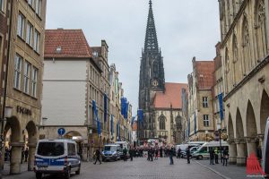 Die Polizei hatte den Bereich rund ums Rathaus weiträumig abgesperrt. (Foto: Thomas Hölscher)