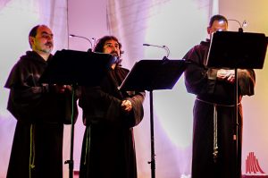 Die Gregorian Voices in der Friedenskapelle. (Foto: ka)