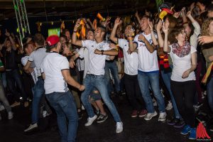 Die Party kann weiter gehen, großer Jubel und Erlösung in der Hafenarena. (Foto: th)