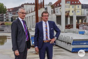 Aus dem Hafencenter soll ein HafenMarkt werden. Am Vormittag stellten die Stroetmann-Brüder ihre Pläne dazu vor. (Foto: Katja Angenent)