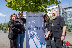 Sie sind bereit fürs Hafenfest (v.l.): Renate Bratz, Jörg Kersten, Birgit Breuing und "Dete" von Rüden vom Verein "MS Hafen". (Foto: th)