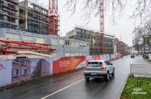 Auf der Rückseite des Hauptbahnhofes werden auf der Bremer Straße die Fernwärme-Transportleitungen erneuert. (Foto: Michael Bührke)