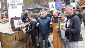 Fassanstich: Gestern Abend wurde auf dem Gelände am Hawerkamp das Hopfenfest Münster eröffnet. (Foto: Michael Wietholt)