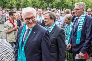 (v.l.:) Bundespräsident Frank-Walter Steinmeier, Ministerpräsident Armin Laschet und ZdK-Präsident Prof. Dr. Thomas Sternberg. (Foto: th)