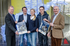 Sie alle freuen sich auf den K+K Cup 2016: (v.l.) Berthold Steghaus von der LVM, Organisator Oliver Schulze Brüning, die internationalen Reiter Annabel Frenzen (Dressur) und Hendrik Dowe (Springen), sowie Reitmeister Hubertus Schmidt. (Foto: th)