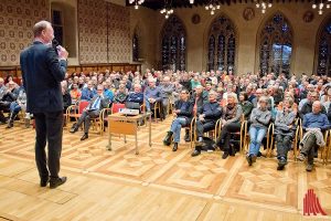 Sven Plöger sprach vor rund 300 Gästen im Rathausfestsaal. (Foto: mb)