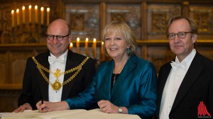 (v.l.:) Oberbürgermeister Markus Lewe, Ministerpräsidentin Hannelore Kraft und Matthias Lückertz, Vorsitzender der Kaufmannschaft. (Foto: cabe)