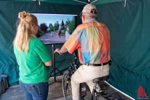 Am Pedelec-Simulator konnten die Besucher ihre Reaktionsfähigkeit testen. (Foto: Michael Bührke)