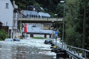 Ein Bild aus dem überfluteten Altena im Märkischen Kreis. Auch hier hat das Hochwasser kräftig zugeschlagen. (Foto: lokalstimme.de)