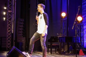 Multitalent Luke Mockridge stand in der Aula am Aasee auf der Bühne. (Foto: kut)