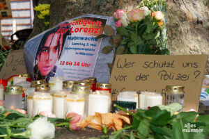 Verschiedene Organisationen hatten zu einer Mahnwache für Lorenz A. aufgerufen. (Foto: Kerim Kocakoç)