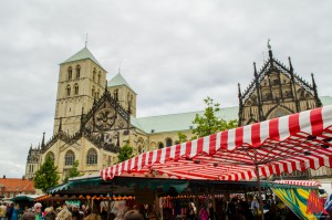 Der Wochenmarkt findet auch zum Stadtfest statt. (Foto: th) 