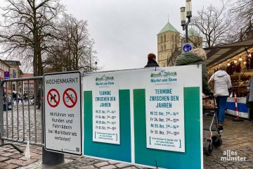 Der Wochenmarkt auf dem Domplatz hat auch an den Feiertagen geöffnet. (Foto: Thomas Hölscher)