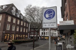 Auch nach Weihnachten bleibt die Maskenpflicht in Teilen der Innenstadt bestehen. (Archivbild: Ralf Clausen)