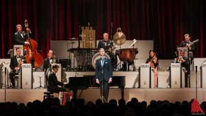 Max Raabe & Palast Orchester begeisterten die Große Halle. (Foto: wf / Weber)