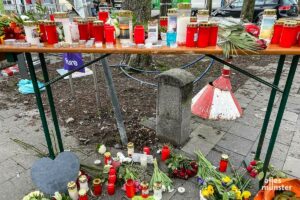 Auf dem Send wurden in der Nähe des Tatorts Kerzen angezündet und Blumen niedergelegt. (Foto: Bastian E.)