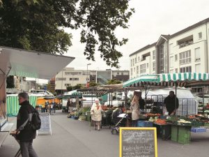 Wochenmarkt auf der Grevener Straße? Für die Bürgerinitiative L(i)ebenswertes Uppenberg gut vorstellbar. (Fotomontage: Werner Szybalski)