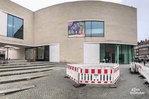 Über vier Jahre lang stand an dieser Stelle vor dem LWL-Museum der "Bogenschütze" von Henry Moore. (Foto: Michael Bührke)