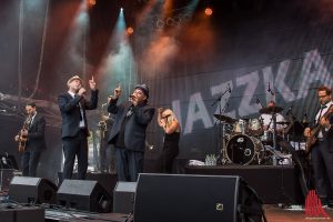 Die Jazzkantine eröffnete den Abend auf dem Domplatz. (Foto: th)