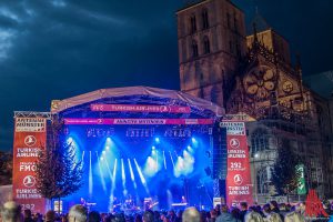 Auf dem Domplatz sahen rund 10.000 Zuschauer die Headliner-Konzerte. (Foto: sg)