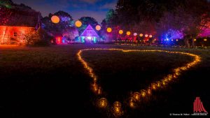 Die Lichter färbten den Mühlenhof in eine romantische Atmosphäre. (Foto: wf / Weber)