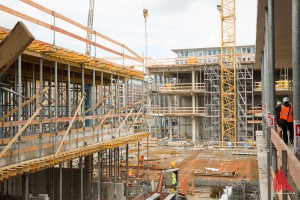 Im neuen Hauptbahnhof ist das 2. Geschoss schon aufgesetzt. (Foto: cabe)