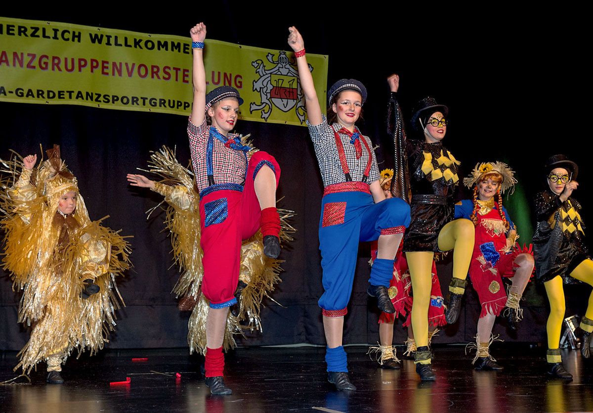 Die Aaseesternchen beweisen bei ihrem diesjährigen Showtanz: „Erntezeit – im Kornfeld lebt sich’s gut!“ (Foto: Wolfram Linke)