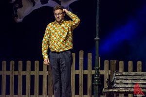 Invasion der Verrückten: Paul Panzer mit seinem neuen Live-Programm auf der Bühne in der Halle Münsterland. (Foto: th)