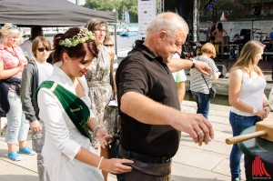 Auch Leonard Lansink, Schirmherr der Krebsberatungsstelle, wird sich wieder die Kellnerschürze umbinden. (Foto: th)