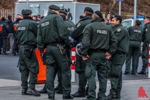 Hohes Polizeiaufgebot auch am Hauptbahnhof. (Archivbild: sg)