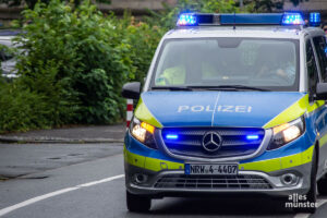 Nach einem Angriff auf eine Beamtin sucht die Polizei nach Zeugen. (Symbolbild: Thomas Hölscher)