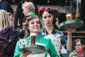 Zwei der Zucchini Sistaz mit vollem Einsatz: Jule Balandat und Tina Werzinger. (Foto: sg)