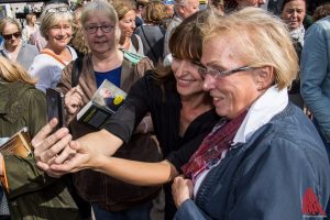 Fotos mit den Promis: macht mit beim Promi-Kellnern und ladet eure Schnappschüsse unter dem Hashtag #promikellnern2018 in die Sozialen Netzwerke. Wir zeigen sie weiter. (Foto: Thomas Hölscher)