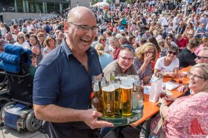 Beim "Wilsberg Priomi-Kellnern" brach Vittorio Alfieri in diesem Jahr den Kellner-Rekord. "Es hat wirklich richtig Spaß gemacht". (Foto: th)