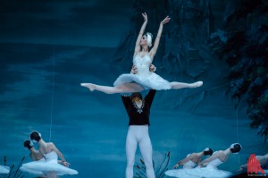 Das Staatliche Russische Ballett Moskau führt Tschaikowskys Ballett "Schwanensee" auf. (Foto: th)