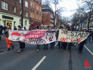 Nach der Räumung setzte sich ein Demonstrationszug durch die Stadt in Gang. (Foto: cabe)