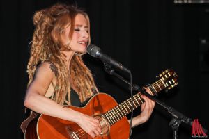 Sarah Lesch spielt ein grandioses, emotionales Konzert. (Foto: bk)