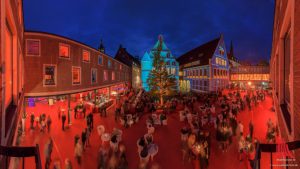 Der Rote Platz beim "Schauraum" im Innenhof des Rathauses. (Foto: wf / Weber)