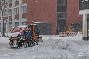 Von solchen Schneemassen wie im Februar 2021 sind wir weit entfernt, dennoch hatte der Winterdienst der awm in der Nacht den ersten Großeinsatz. (Archivbild: Tessa-Viola Kloep)